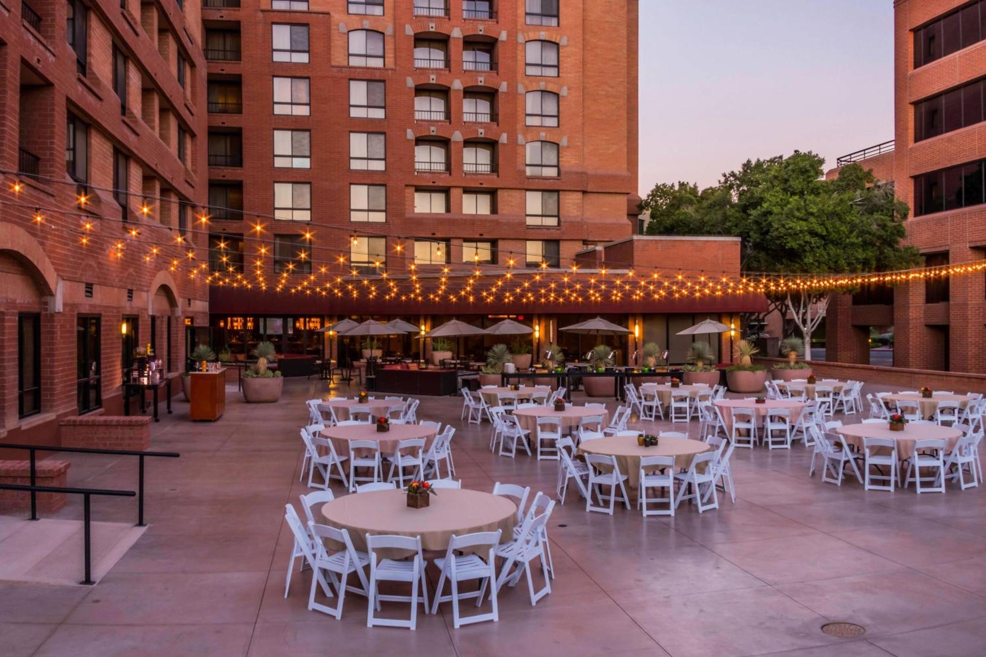 Scottsdale Marriott Old Town Hotel Exterior photo